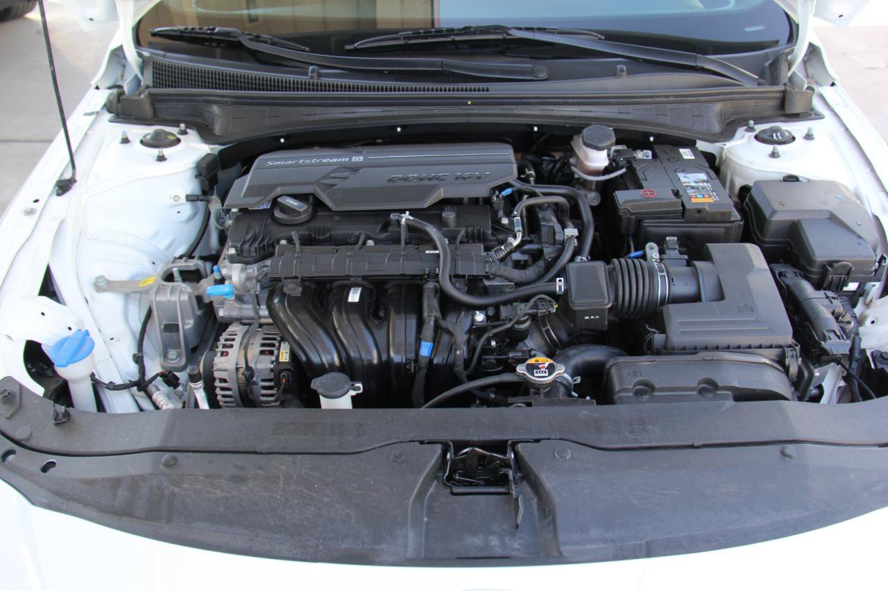 Used 2025 Hyundai Elantra Sport FWD image 31