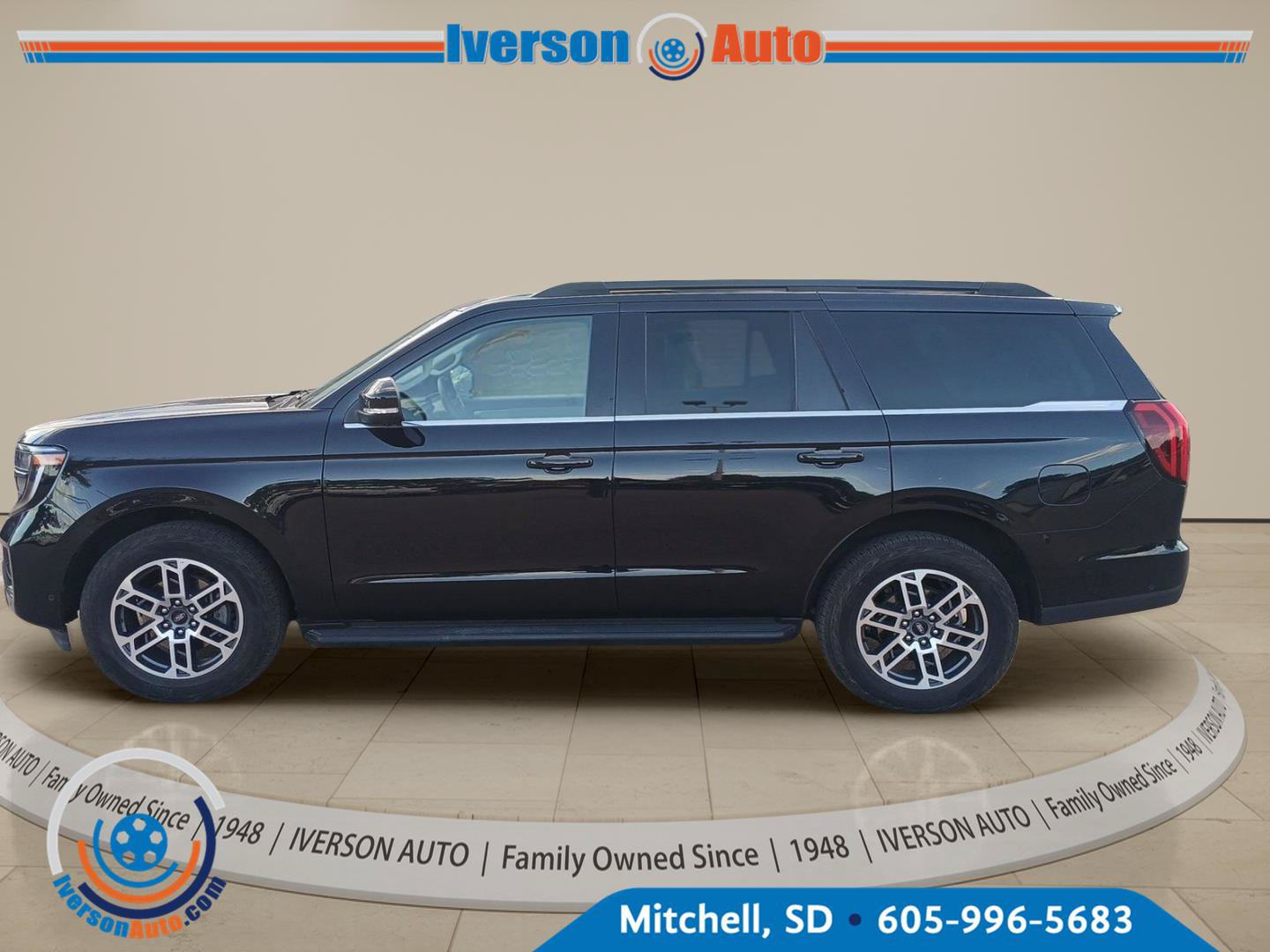 Used 2025 Ford Expedition Active AWD/4WD image 1