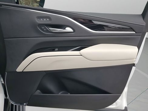 Used 2023 Cadillac Escalade Sport w/ LPO, ONYX Package image 13