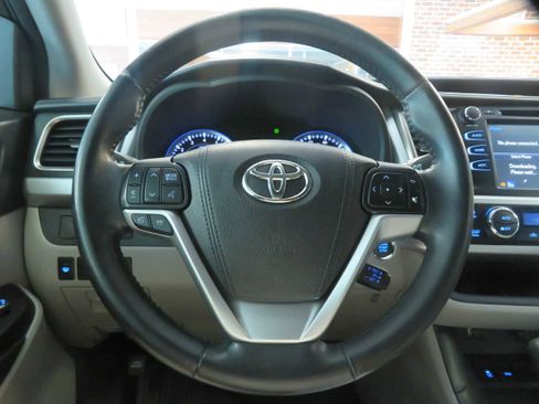Used 2016 Toyota Highlander XLE FWD image 35