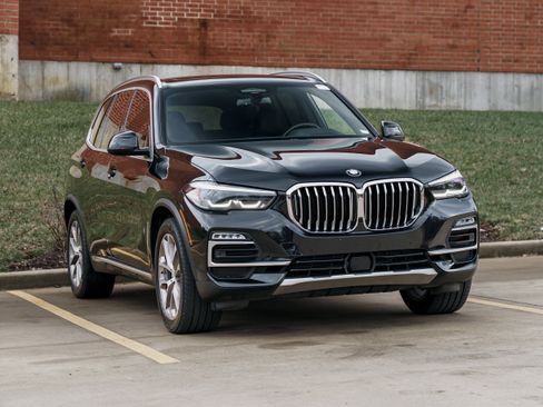Used 2021 BMW X5 xDrive40i w/ Premium Package 2 image 2