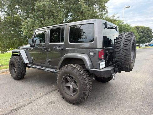 Used 2017 Jeep Wrangler Unlimited Rubicon w/ Cold Weather Group AWD/4WD image 6