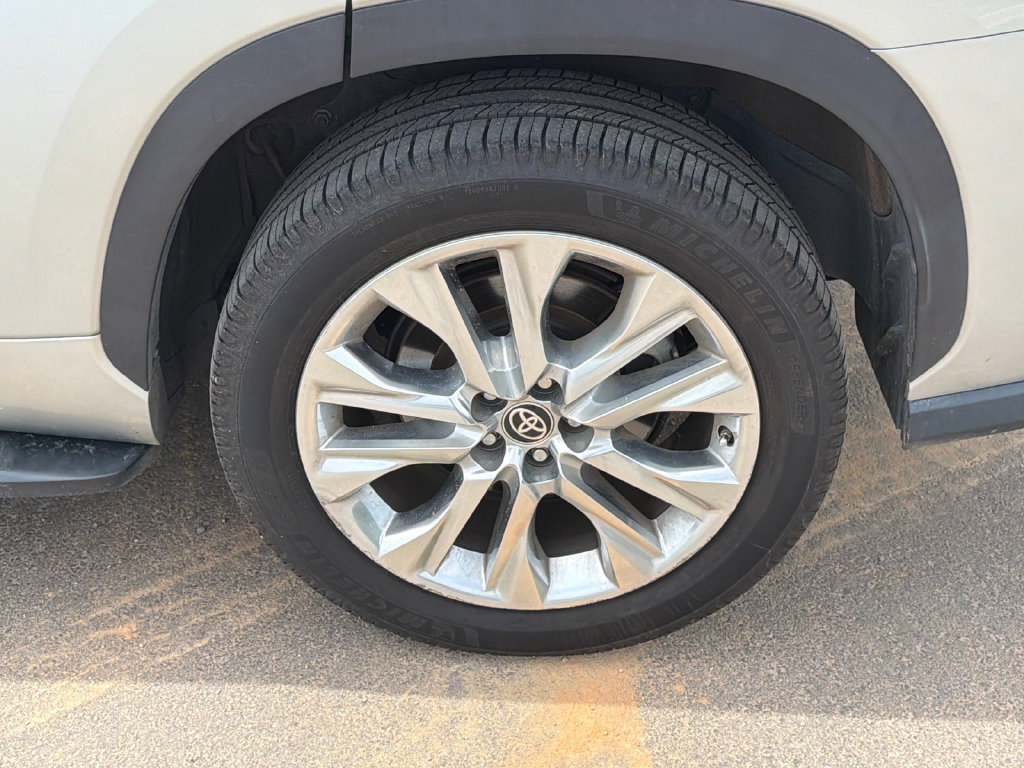 Used 2020 Toyota Highlander Limited FWD image 19