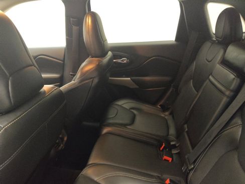 Used 2018 Jeep Cherokee Limited FWD image 18