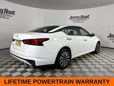 Used 2025 Nissan Altima 2.5 SV FWD image 6