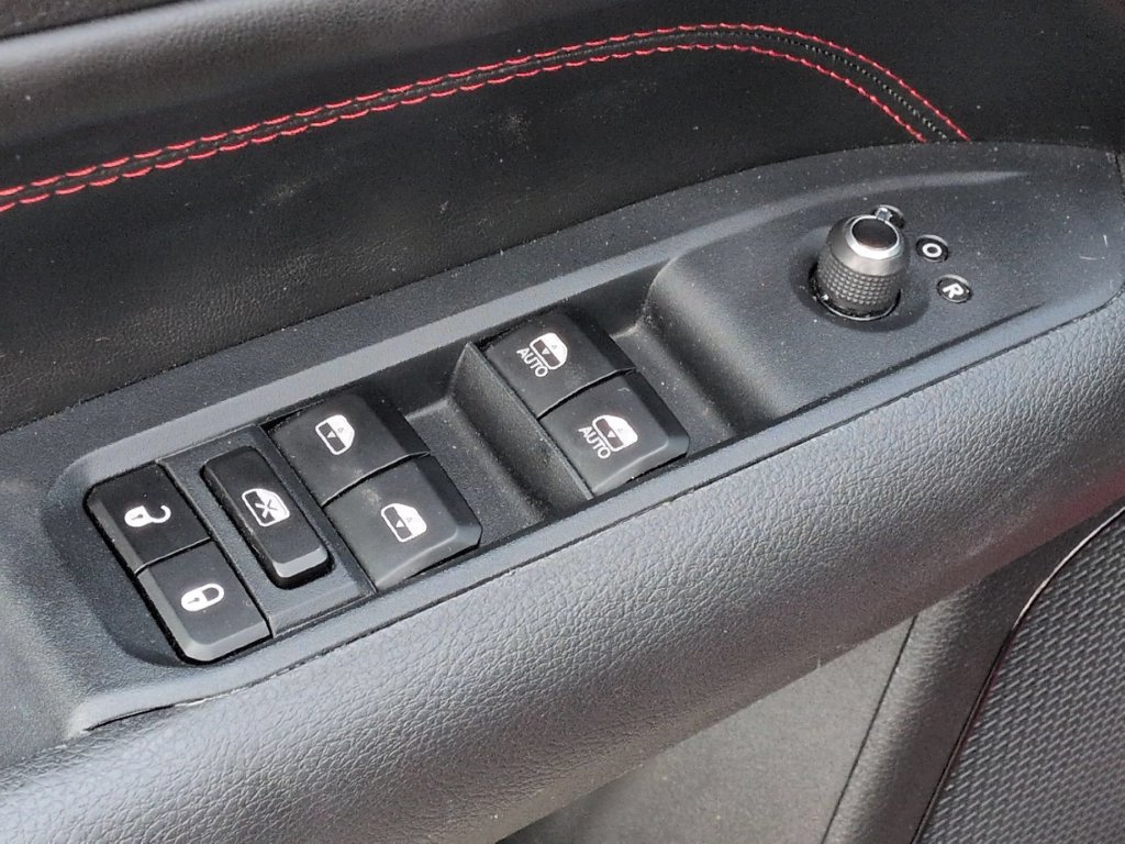 Used 2025 Jeep Compass Trailhawk AWD/4WD image 10