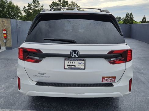 Used 2025 Honda Odyssey EX-L image 4