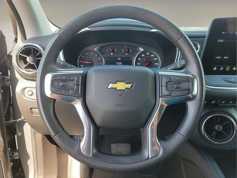 Used 2025 Chevrolet Blazer LT AWD/4WD image 19