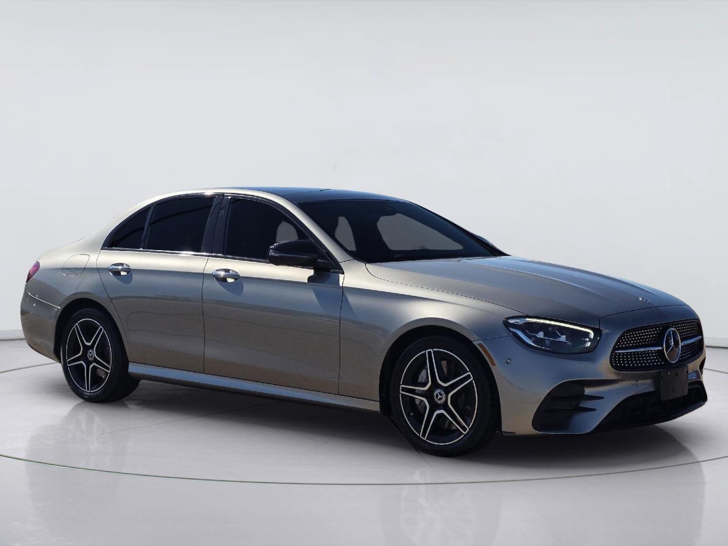Used 2022 Mercedes-Benz E 350 4MATIC Sedan image 3