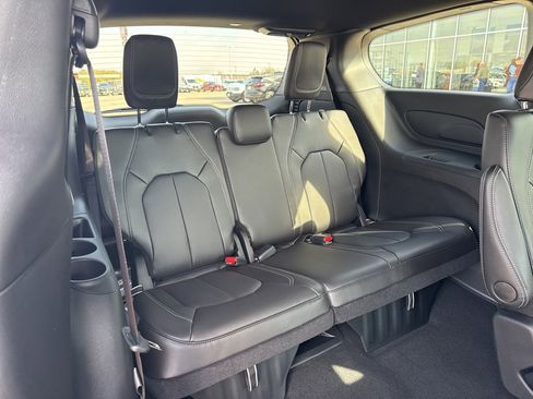 New 2026 Chrysler Pacifica Select image 31