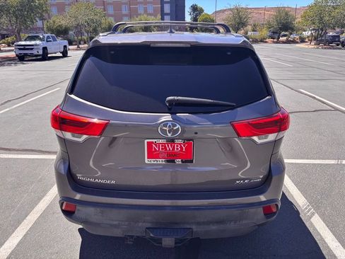 Used 2019 Toyota Highlander XLE AWD/4WD image 6