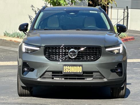 New 2026 Volvo XC40 B5 Ultra image 3