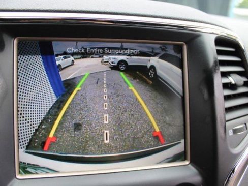 Used 2017 Jeep Grand Cherokee Limited image 30