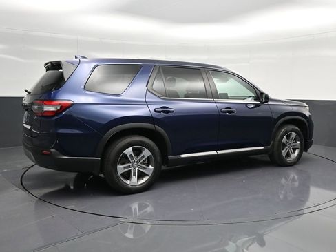 Used 2025 Honda Pilot EX-L image 3