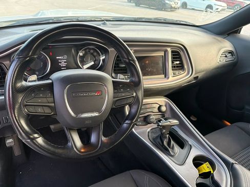 Used 2022 Dodge Challenger R/T RWD image 10