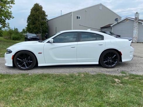 Used 2019 Dodge Charger Scat Pack RWD image 2