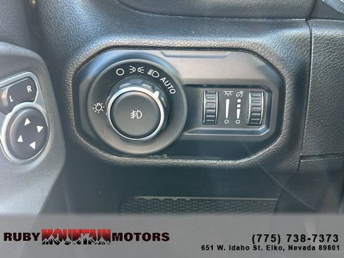 Used 2020 Jeep Wrangler Unlimited Sahara image 16