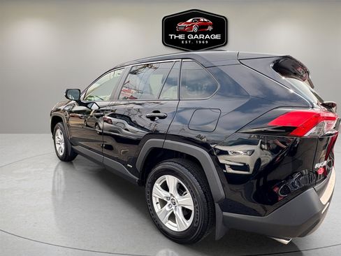 Used 2021 Toyota RAV4 XLE w/ Convenience Package image 3