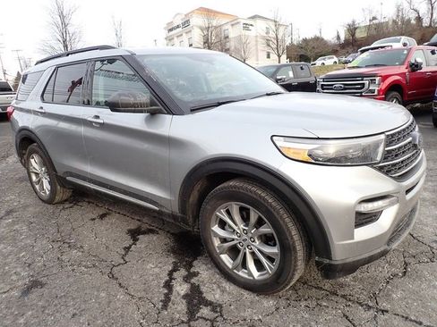 Used 2023 Ford Explorer XLT w/ Equipment Group 202A image 7