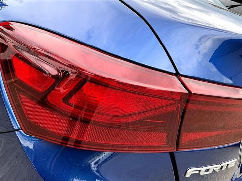 Used 2022 Kia Forte LXS FWD image 22