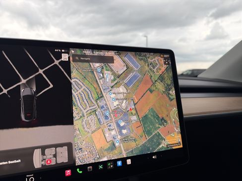 Used 2024 Tesla Model Y Long Range AWD/4WD image 30