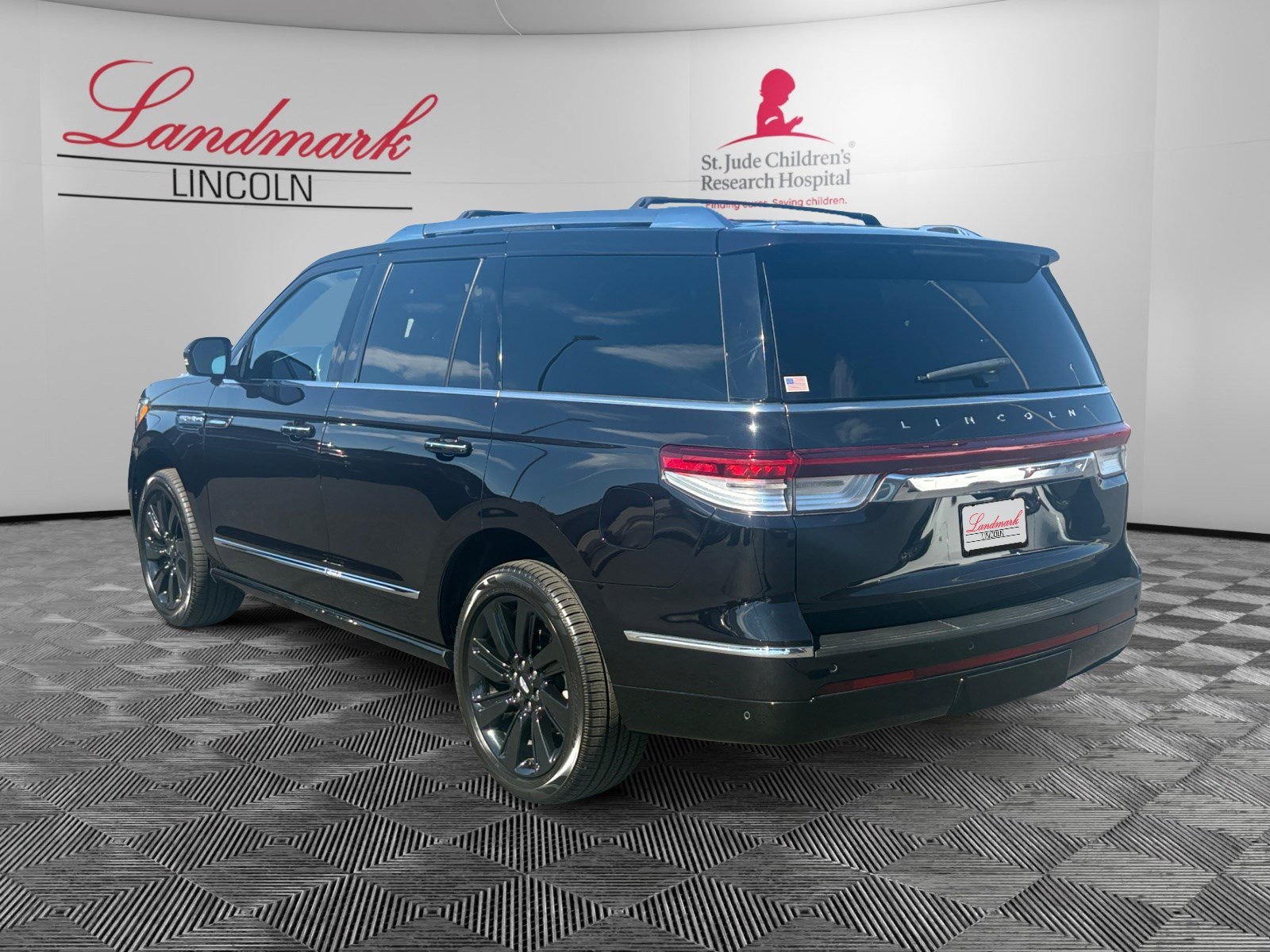 Certified 2023 Lincoln Navigator Reserve AWD/4WD image 3