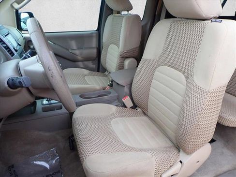 Used 2013 Nissan Frontier SV w/ SV Value Truck Pkg image 9