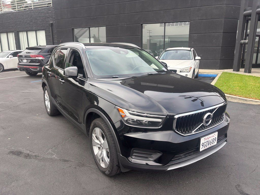 Used 2020 Volvo XC40 T5 Momentum AWD/4WD image 2