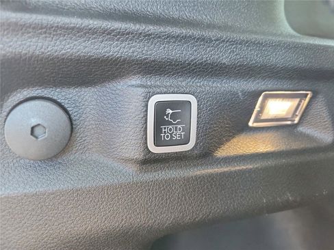 Used 2023 Jeep Grand Cherokee L Laredo w/ Luxury Tech Group I AWD/4WD image 10