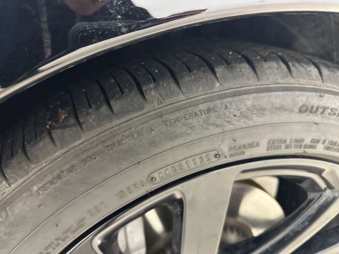 Used 2023 Land Rover Discovery S R-Dynamic image 12