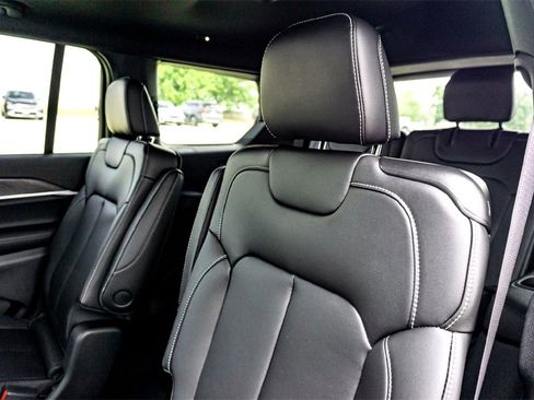 New 2025 Jeep Grand Cherokee L Limited w/ Black Appearance Package image 18