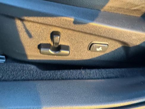 Used 2011 Subaru Outback 3.6R Limited image 15