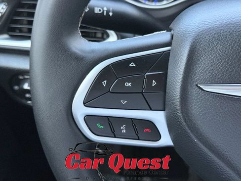 Used 2025 Chrysler Pacifica Select FWD image 30