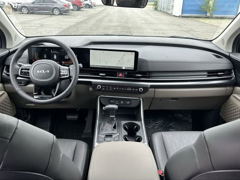 New 2025 Kia Carnival FWD image 29