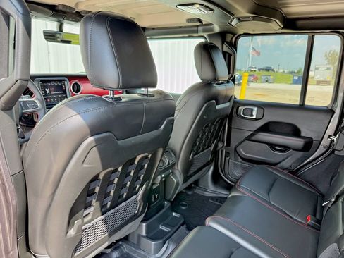 Used 2023 Jeep Wrangler Unlimited Rubicon w/ Dual Top Group AWD/4WD image 13