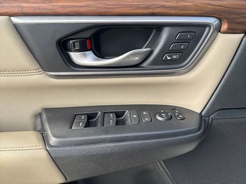 Used 2020 Honda CR-V Touring image 11
