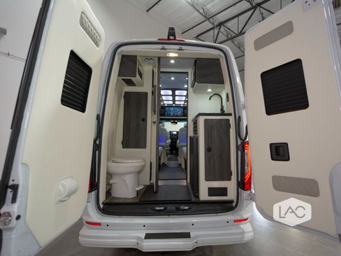 Used 2025 Mercedes-Benz Sprinter 3500 image 10