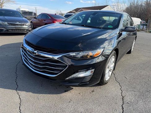 Used 2020 Chevrolet Malibu LT image 2