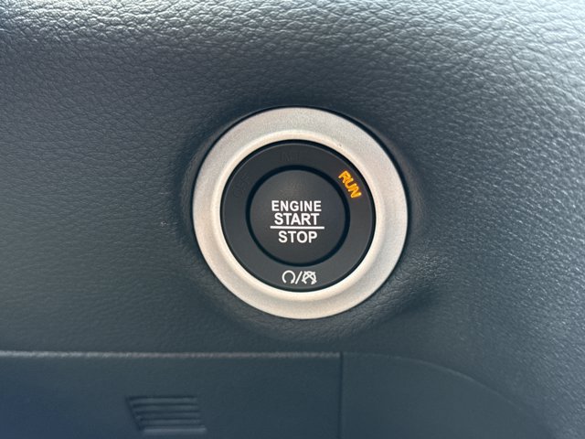 Used 2026 Chrysler Pacifica Select FWD image 24