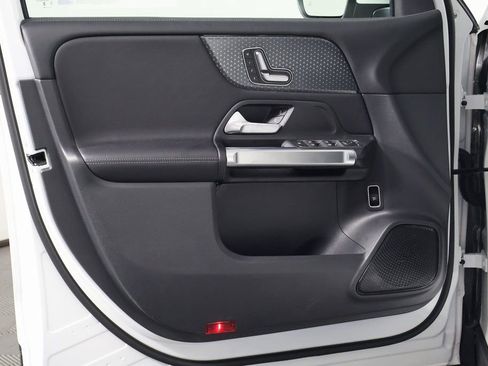 New 2026 Mercedes-Benz GLB 250 image 7