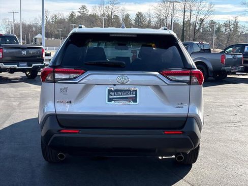 Used 2020 Toyota RAV4 LE image 29