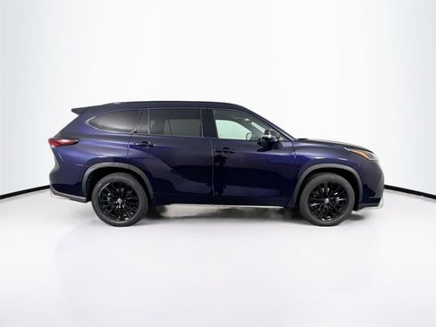 Certified 2025 Toyota Highlander XSE AWD/4WD image 11