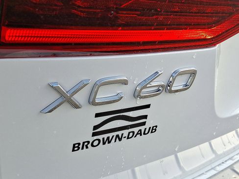 New 2026 Volvo XC60 B5 Plus w/ Protection Package Premier AWD/4WD image 23