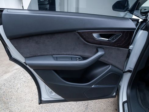 Used 2019 Audi Q8 Prestige AWD/4WD image 24