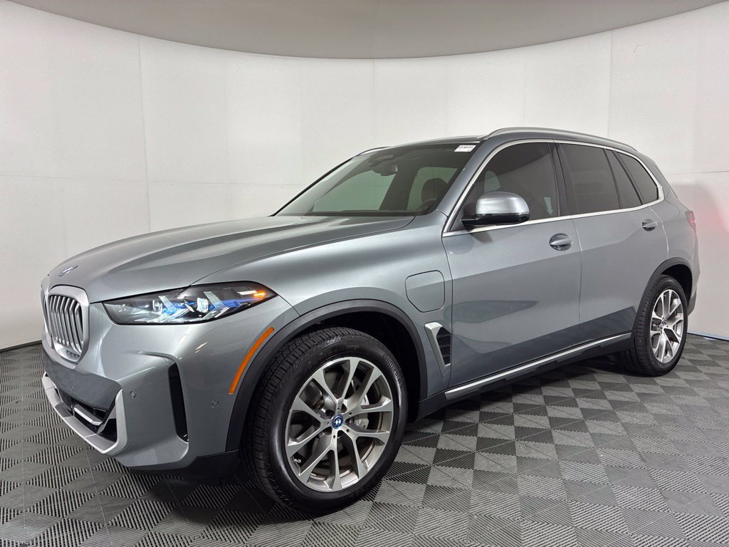 Certified 2025 BMW X5 xDrive50e AWD/4WD image 2