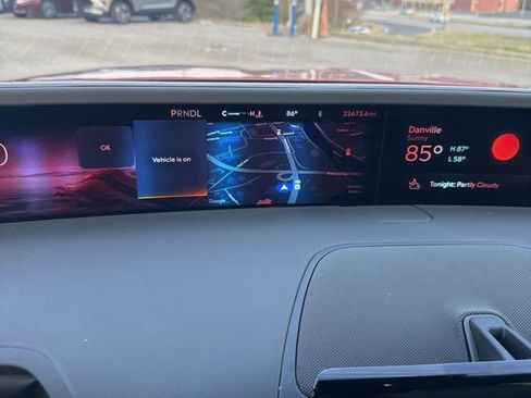 Used 2024 Lincoln Nautilus Reserve w/ Equipment Group 202A image 13