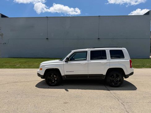 Used 2015 Jeep Patriot Sport w/ Power Value Group AWD/4WD image 4
