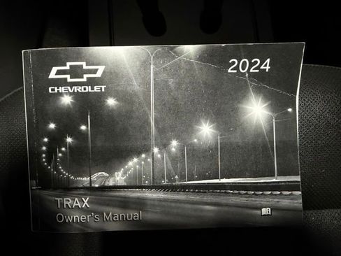 Used 2024 Chevrolet Trax RS w/ Sunroof Package image 46