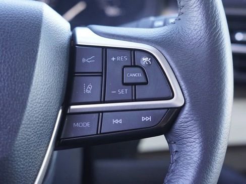 Used 2024 Toyota Sienna XLE FWD image 20