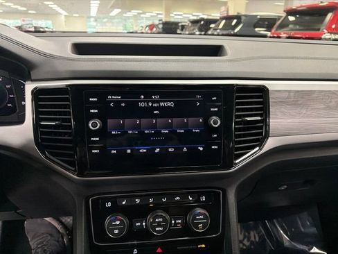 Used 2023 Volkswagen Atlas Cross Sport SE w/ Black Wheel Package AWD/4WD image 19